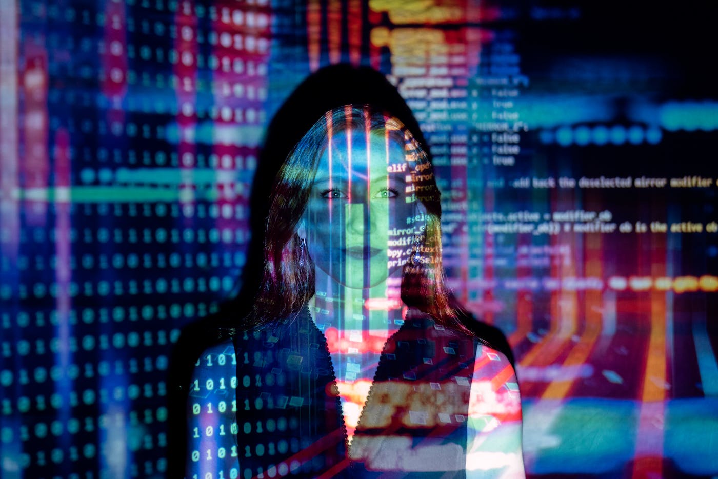 Pessoa usando computador em ambiente tecnológico, representando inteligência artificial e aprendizagem digital